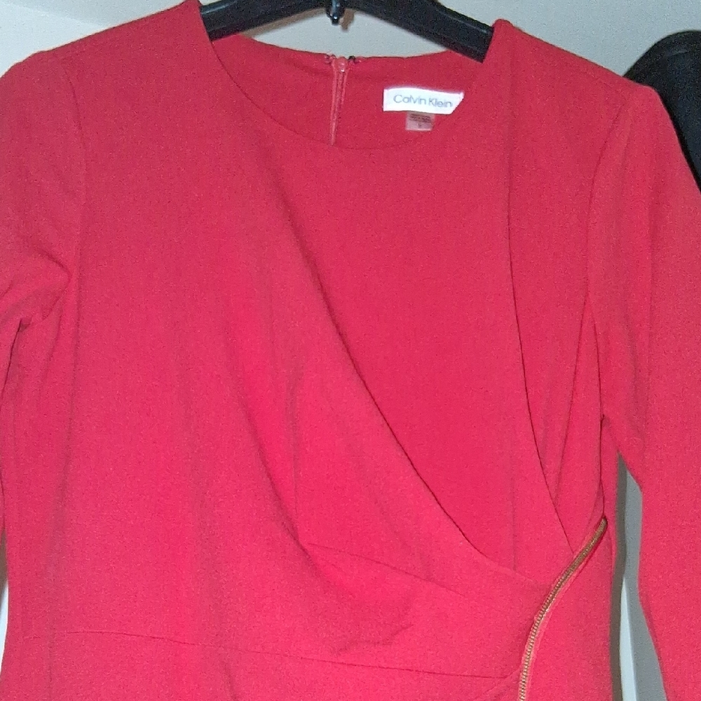 Size 8 Calvin Klein Long Sleeve Red Dress W*/ zippered slit size
